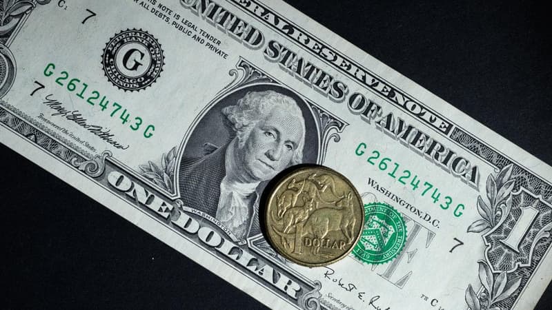 Aussie dollar breaks barrier as greenback loses shine