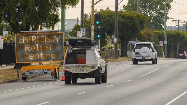 Bushfire season takes toll with hundreds of homes lost