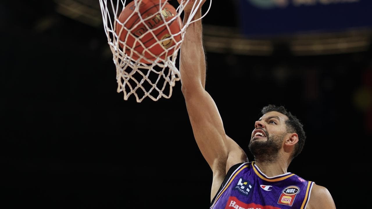 Kings storm into NBL's top two by crushing Hawks