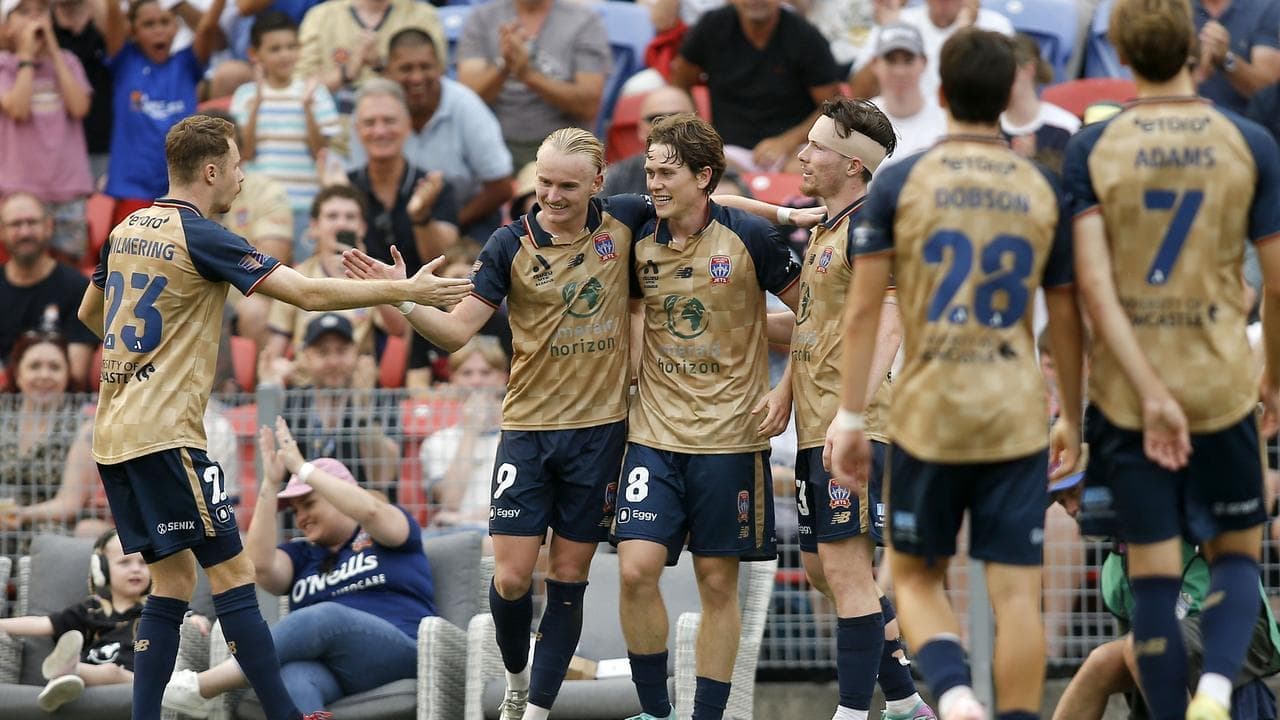 Jets flex muscles on Roar thanks to Bayliss brace