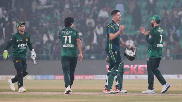 Australia crash to worst ever T20 defeat in Pakistan