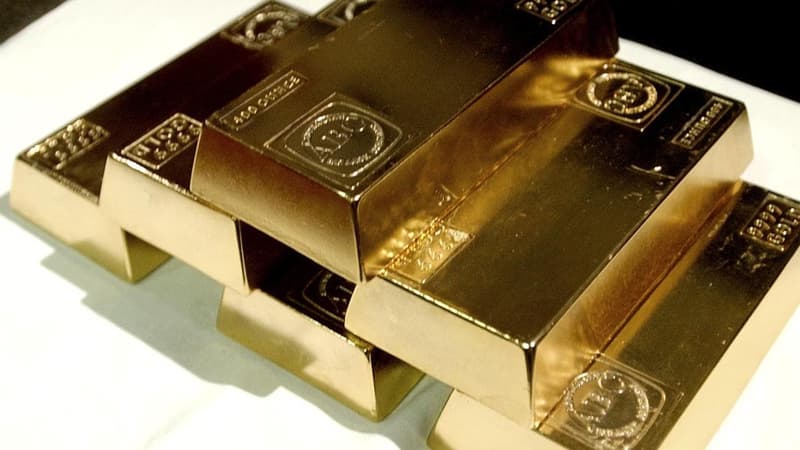 Miners drag bourse lower as gold loses its shine