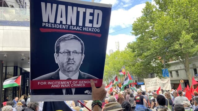 Protest ban extended to stop anti-Israeli visit 'riot'