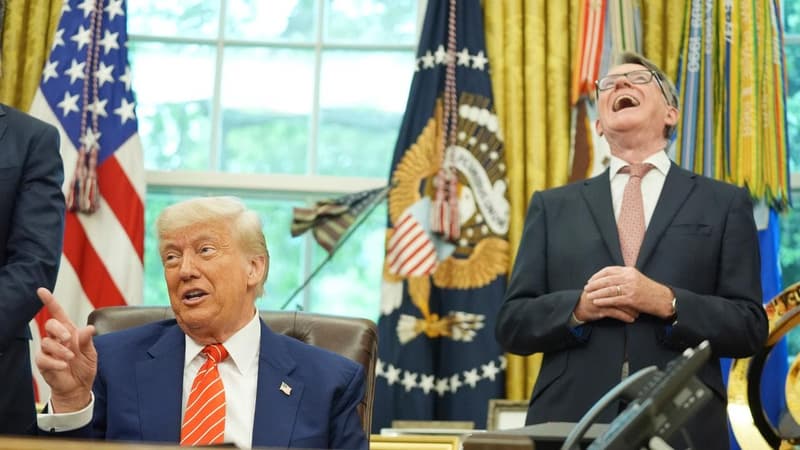 UK police investigate Mandelson over Epstein leaks