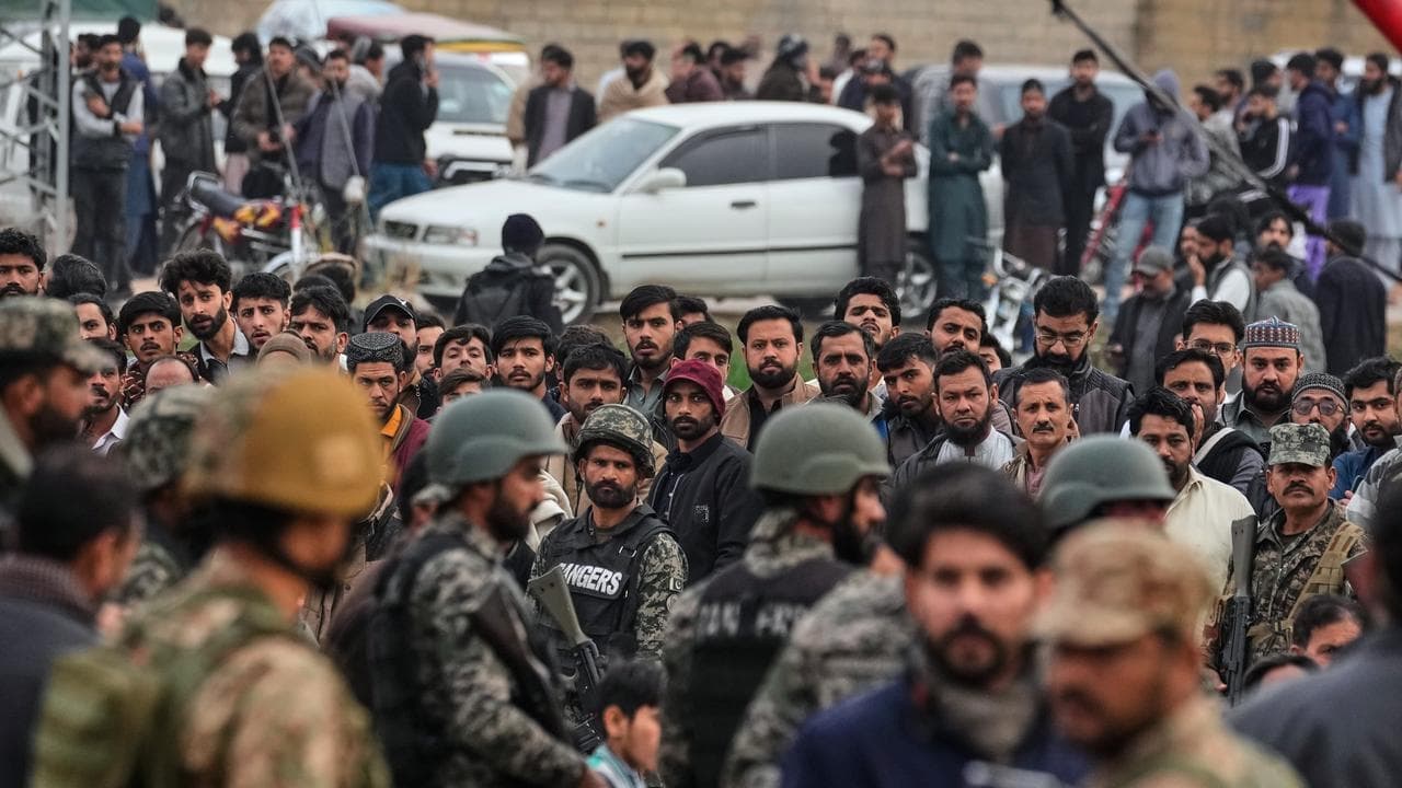 Bomber kills 31 at Pakistan mosque as India denies role