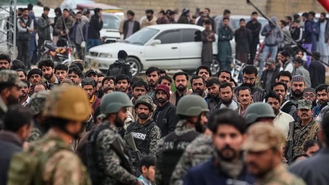 Bomber kills 31 at Pakistan mosque as India denies role