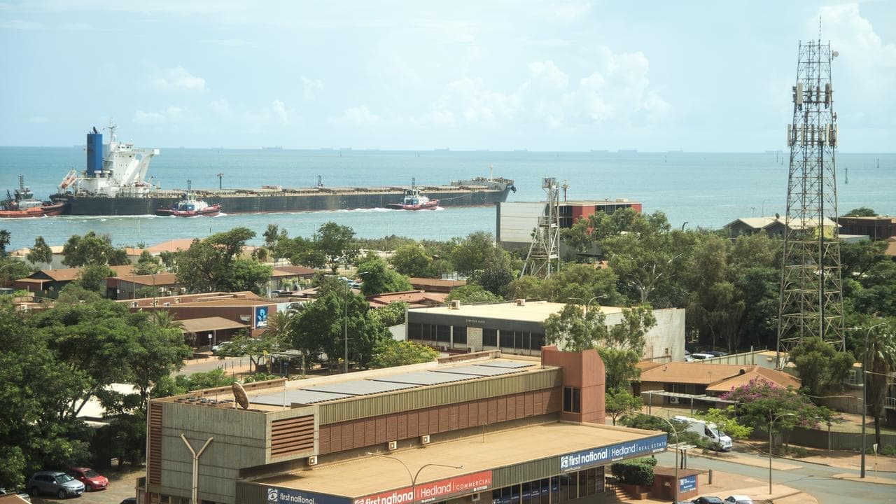 Take shelter warning as cyclone batters coastline