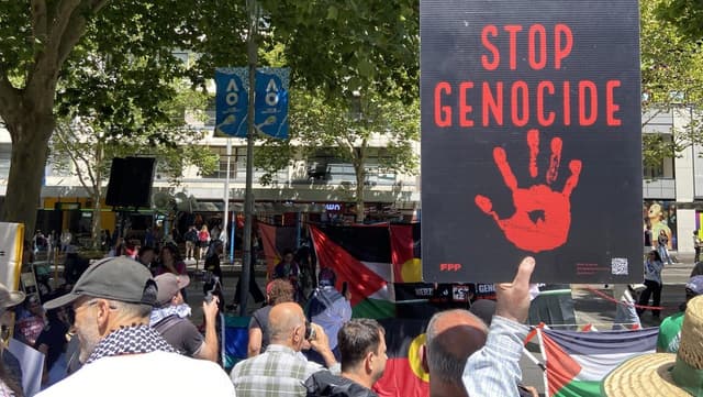 MPs urge top cop to green-light Herzog visit protest