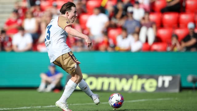 Taylor treble rocks the Reds, sends soaring Jets top