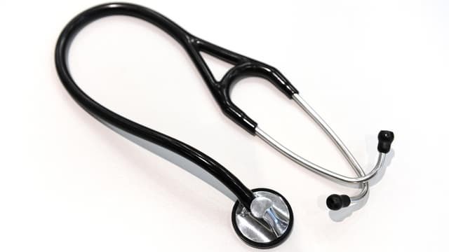 Not a real doctor: AI struggles to treat human patients