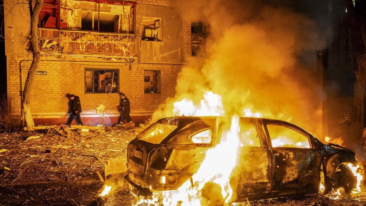 Russian air attack knocks out power, heat to thousands