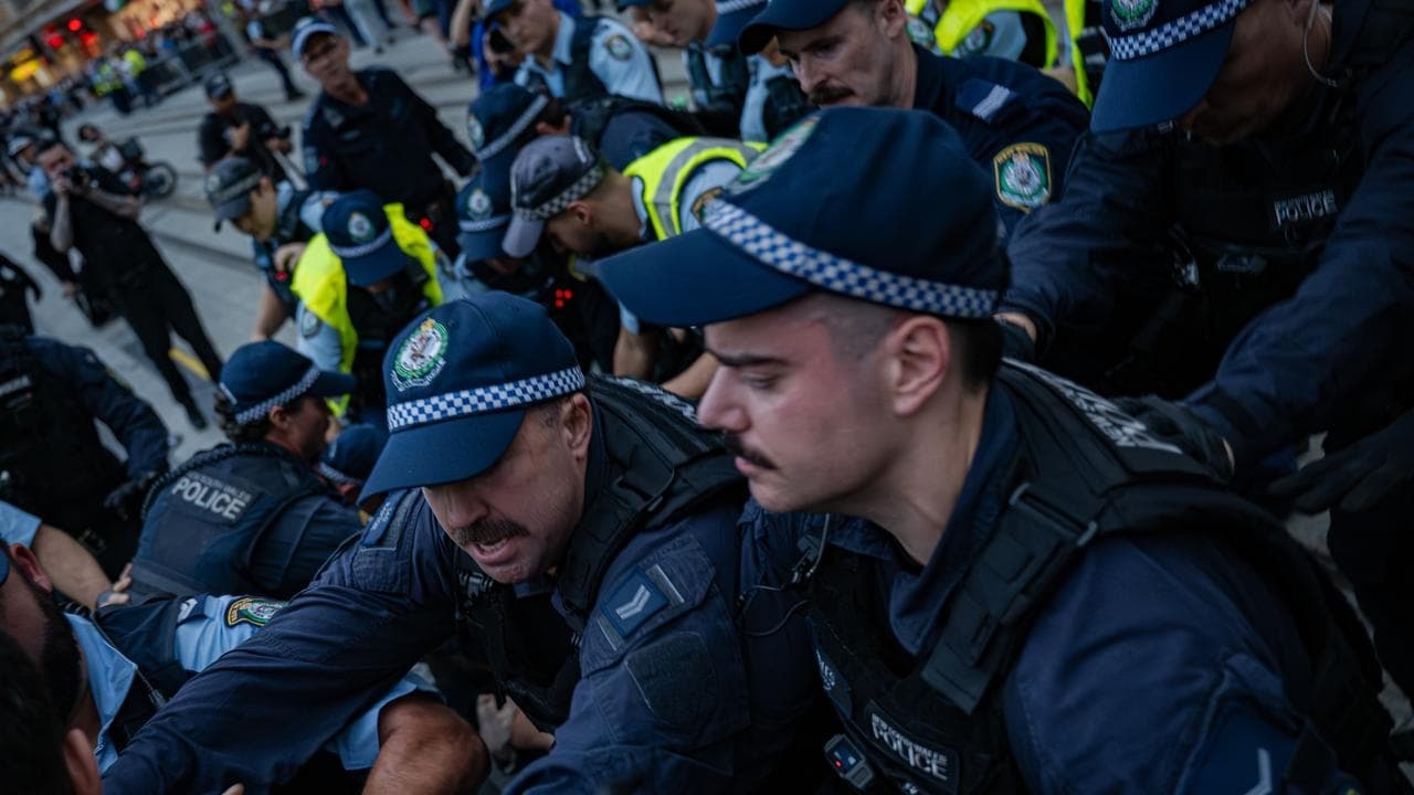 Officer approved prayers before violent disruption