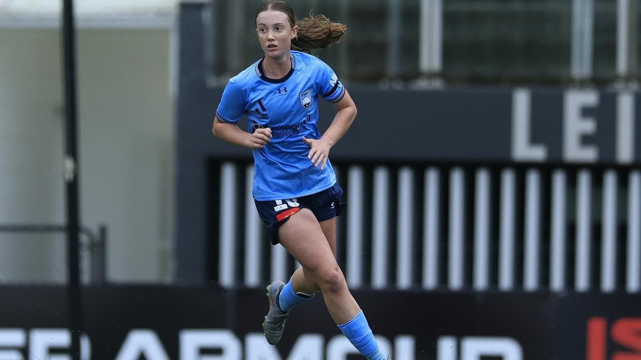 Teen gun breaks Kerr record as Sydney beat Roar in ALW