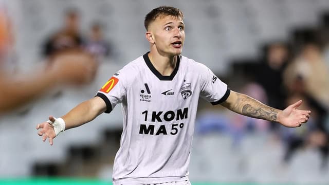 Goalkeeping howler hands Adelaide win over Sydney