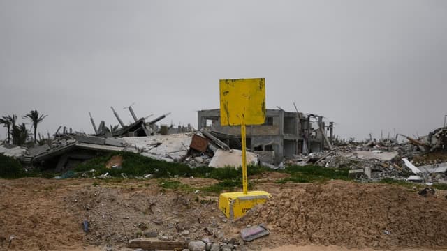 Israeli air strikes kill 11 in Gaza, Palestinians say