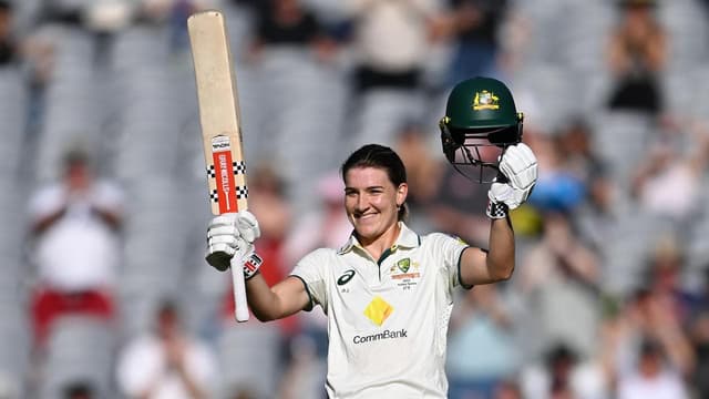 Sutherland in rare air with second straight top gong