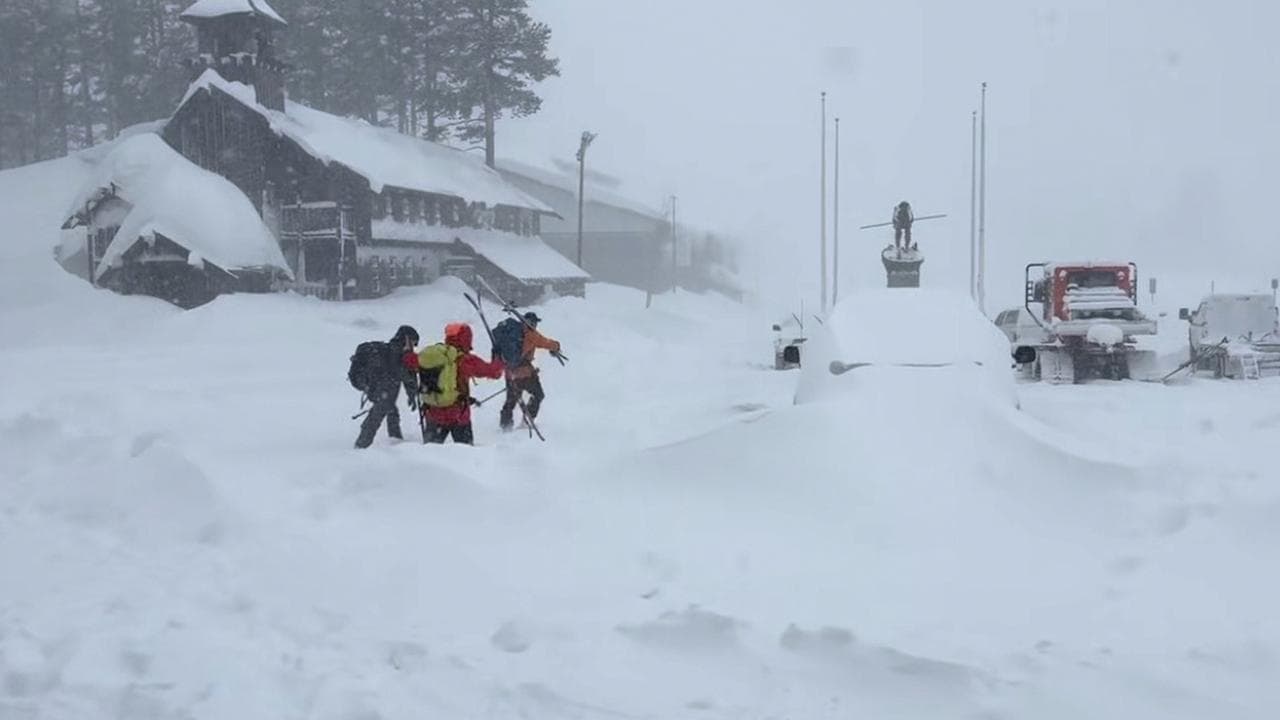 US rescuers battle winter storm to avalanche survivors