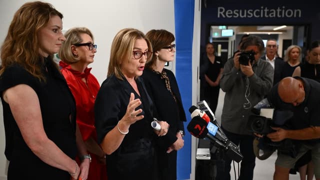 Healthcare pay offer lauded as $1.5b hospital launched