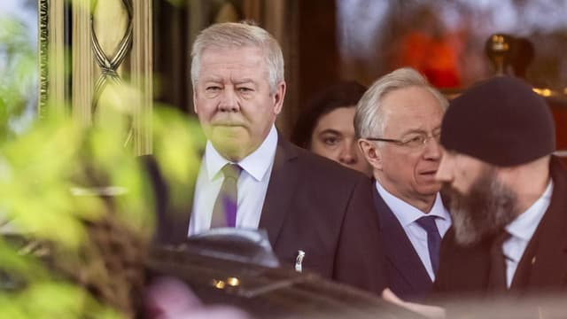 Ukraine talks end after Zelenskiy says Russia stalling