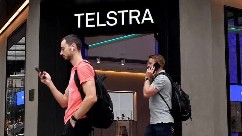 Telstra gets mobile to send shares to a nine-year high