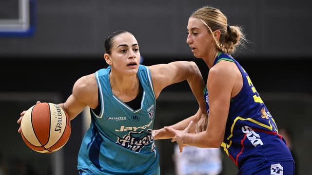 Rocci braces for 'war' in win-and-in semi-final clash