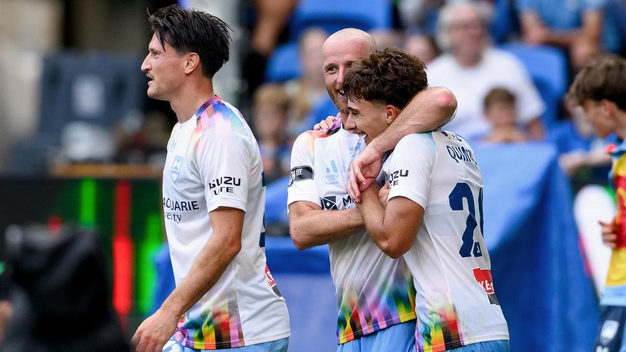 Quintal's quality helps Sydney sneak past Roar