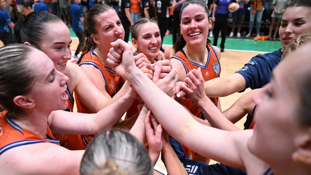Fire down Flyers in thriller to make WNBL grand final
