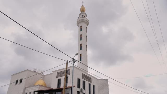Israeli settlers torch and deface a West Bank mosque