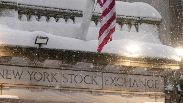 Millions stuck at home as historic blizzard hits NYC