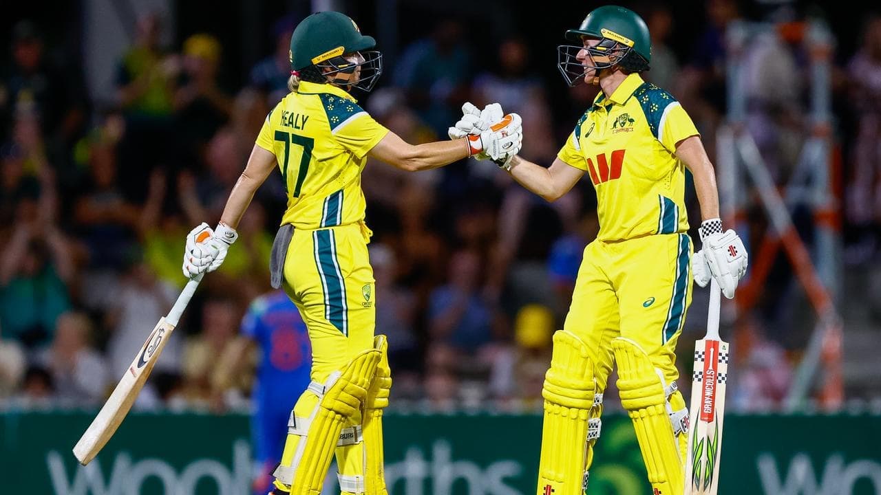Mooney, Healy star after bowlers shine for Australia