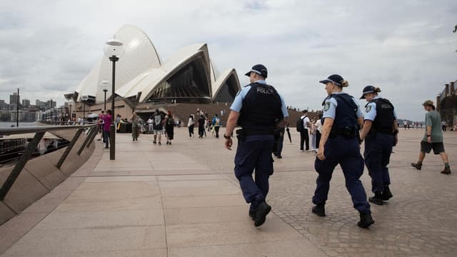 Armed police to patrol landmarks, places of worship