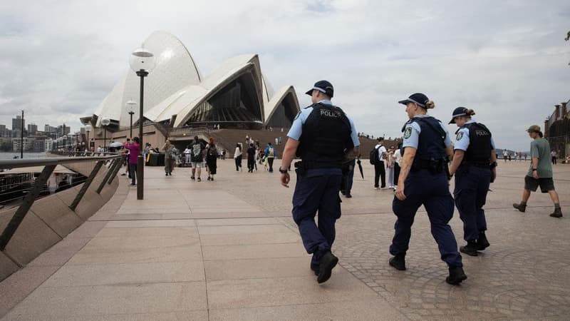 Armed police to patrol landmarks, places of worship