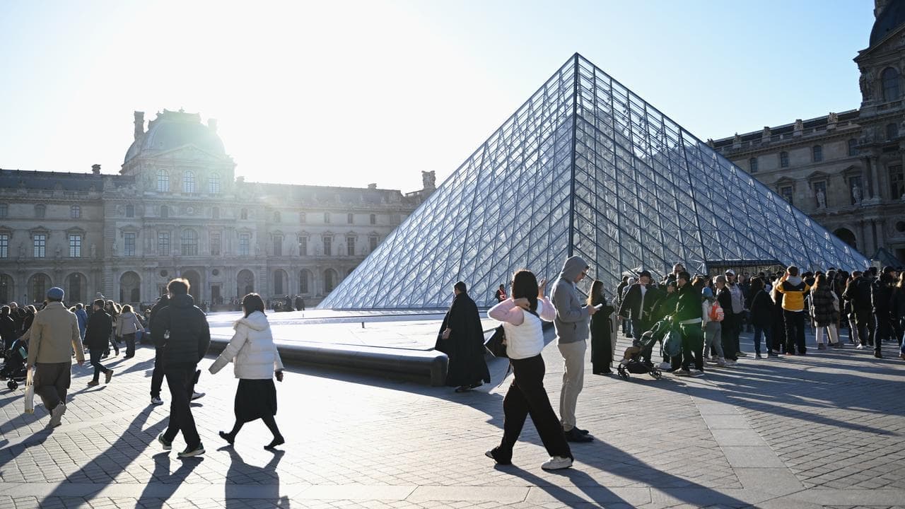 New boss for France's Louvre after brazen jewel heist