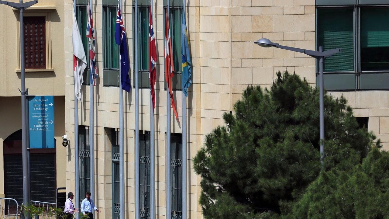 Aust diplomats' families told to leave Israel, Lebanon