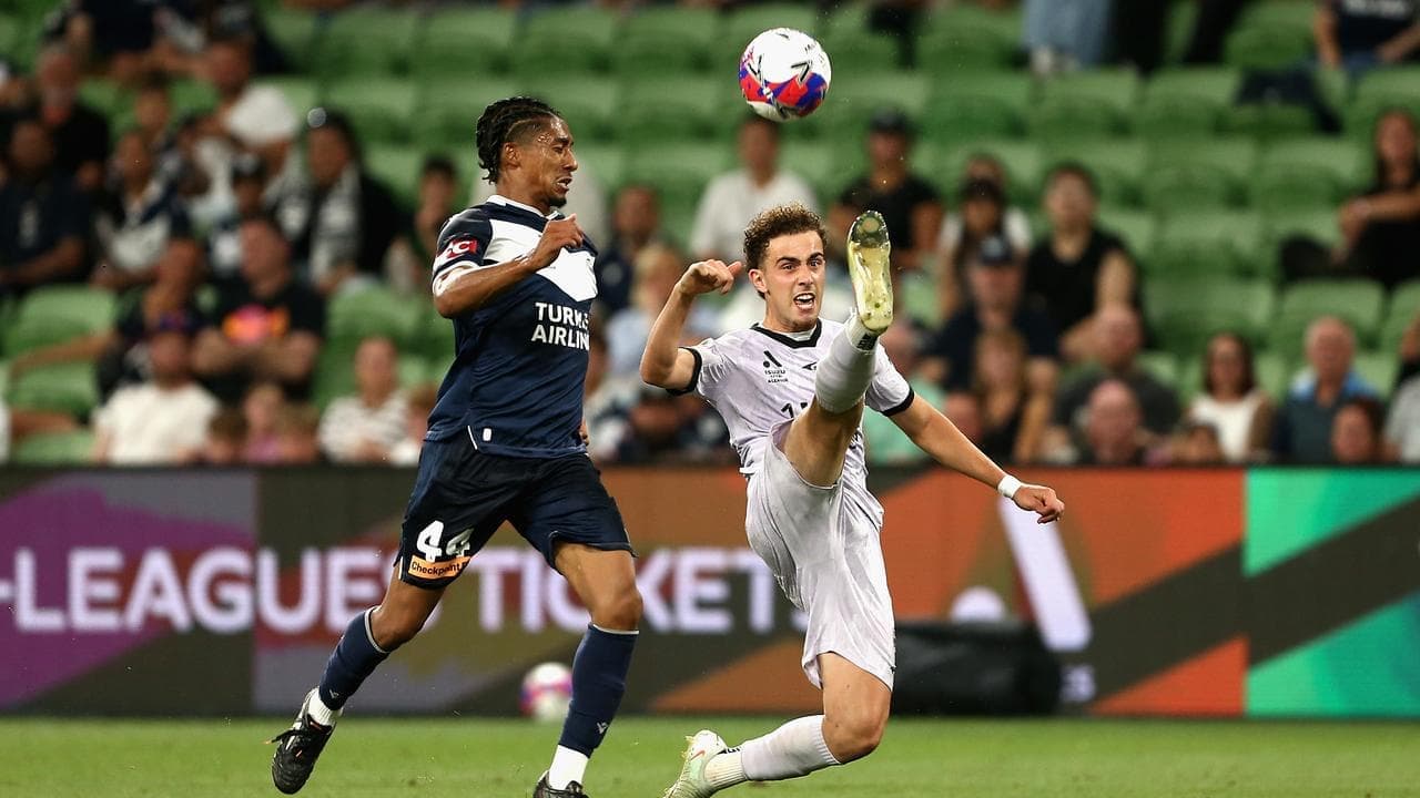 Old foes Victory, Adelaide settle for share of spoils