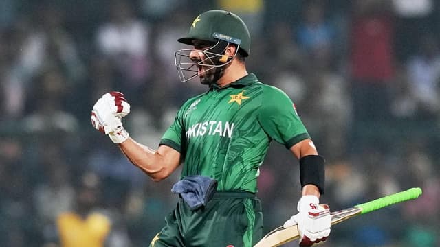 NZ make World Cup semis after bold Pakistan bid fails