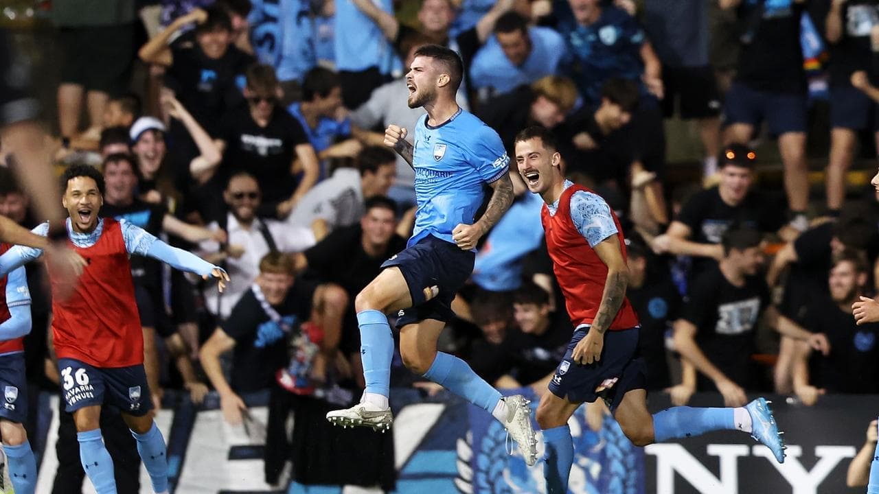 Sydney star hurt in contentious Wellington win