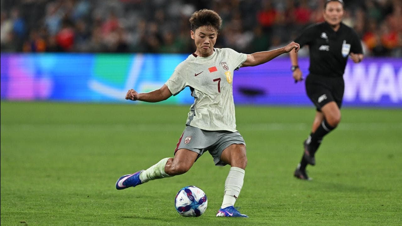 Title holders China too strong for brave Bangladesh