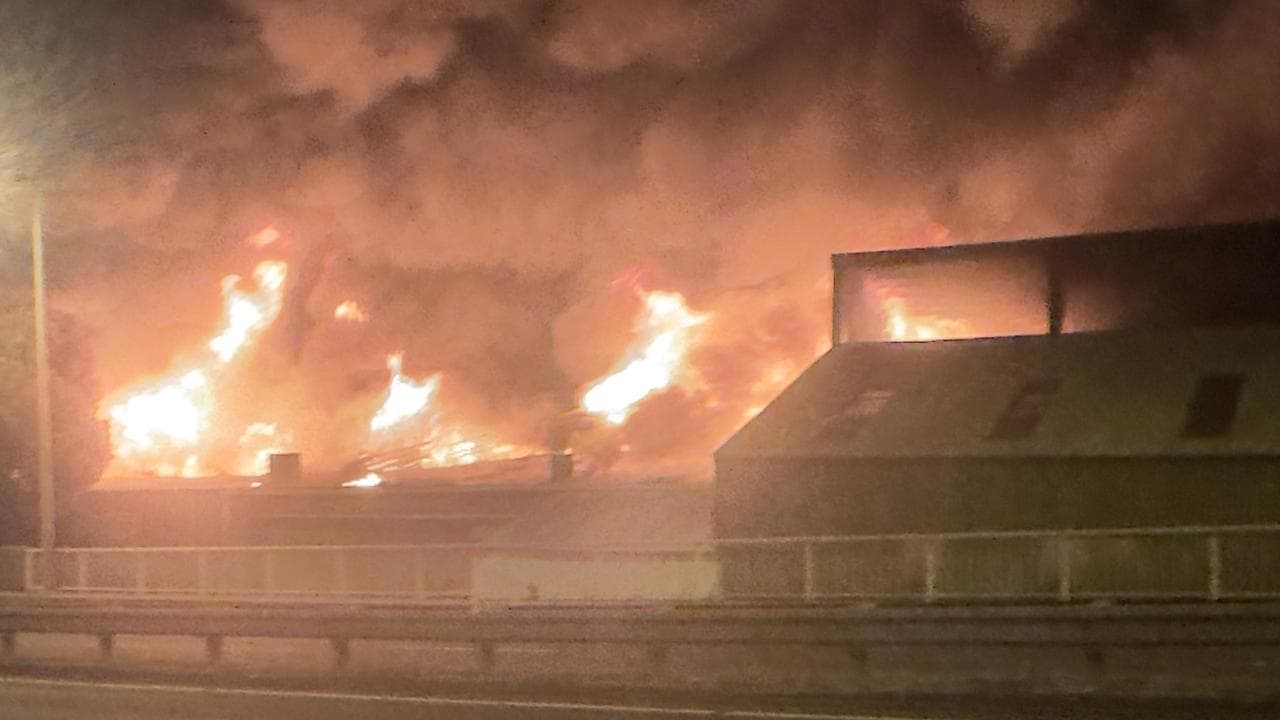 Major city fire engulfs waterfront businesses