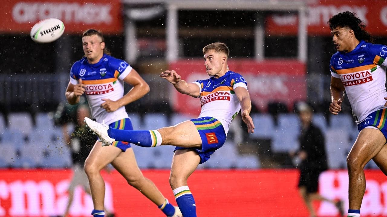 Stuart backs 'courageous' Sanders ahead of Manly test