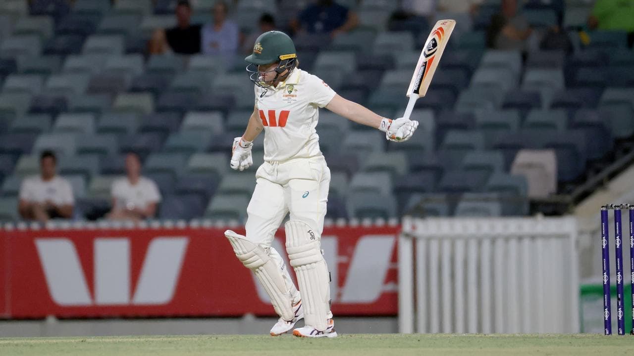 Healy out cheaply as pink ball swings wildly in Perth