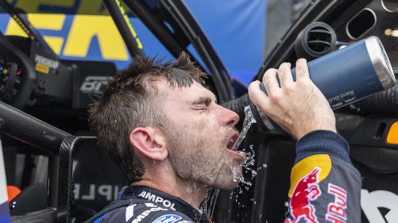 Feeney retakes title lead in dramatic Supercars race