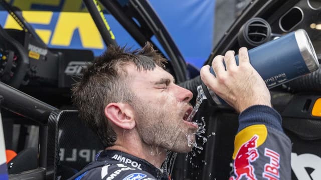 Feeney retakes title lead in dramatic Supercars race