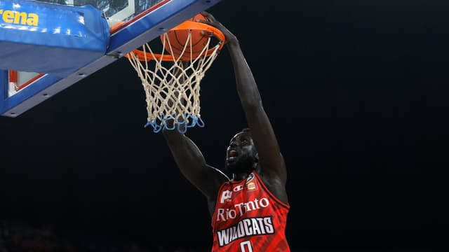 Perth crush Melbourne to book NBL semis berth