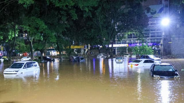 Flash floods in Kenyan capital kill 23, disrupt flights
