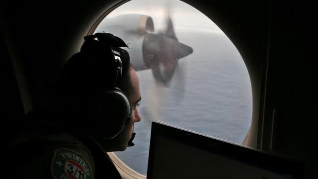 Families of flight MH370 victims push for wider search