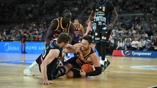 No concussion fears for Kings' Matthew Dellavedova