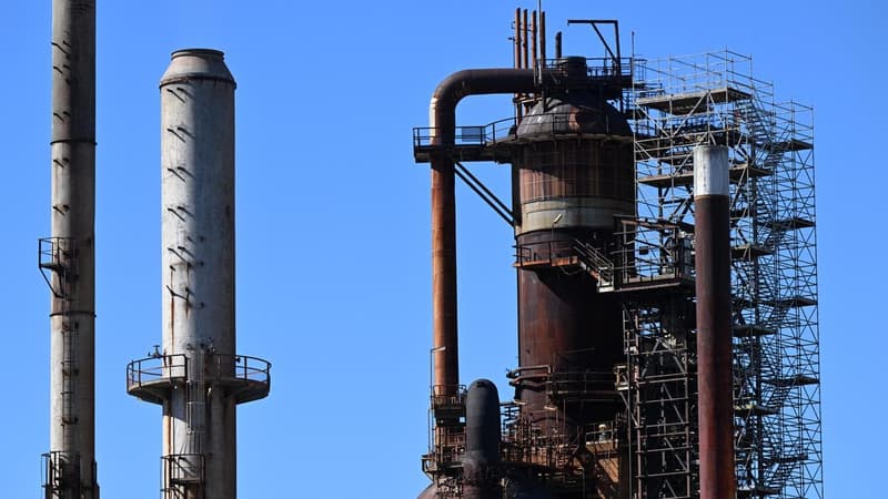 ASX edges higher on hopes of record oil reserve release