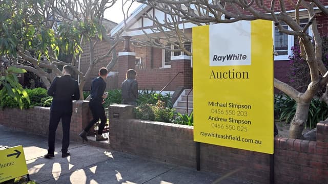 New homebuyers using smaller deposits, borrowing more