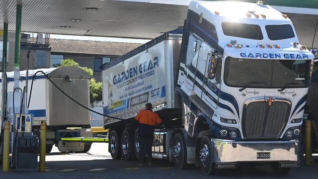 Push for city fuel rationing to keep regions motoring